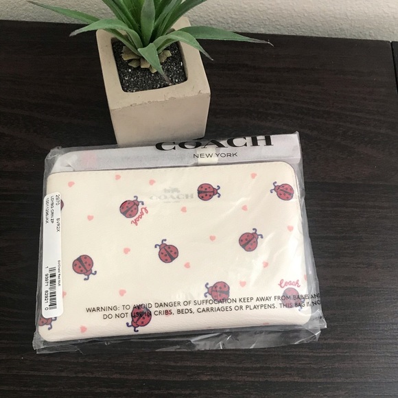SOLD🚫Coach Corner Zip Wristlet with Ladybug Print - Picture 7 of 7